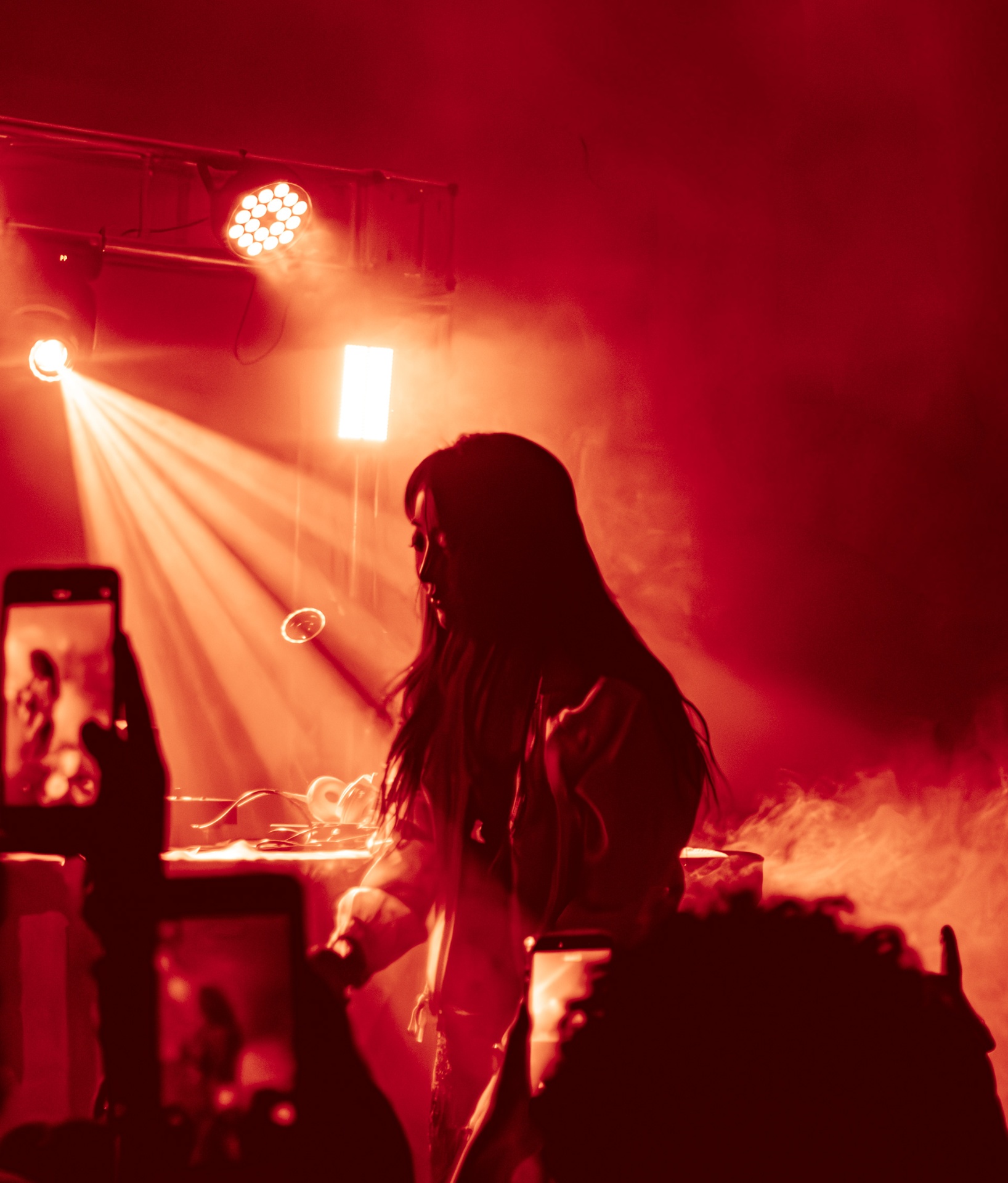 Hyerin of EXID · Red lights silhouette — Tour Latin America 2026 Goiânia