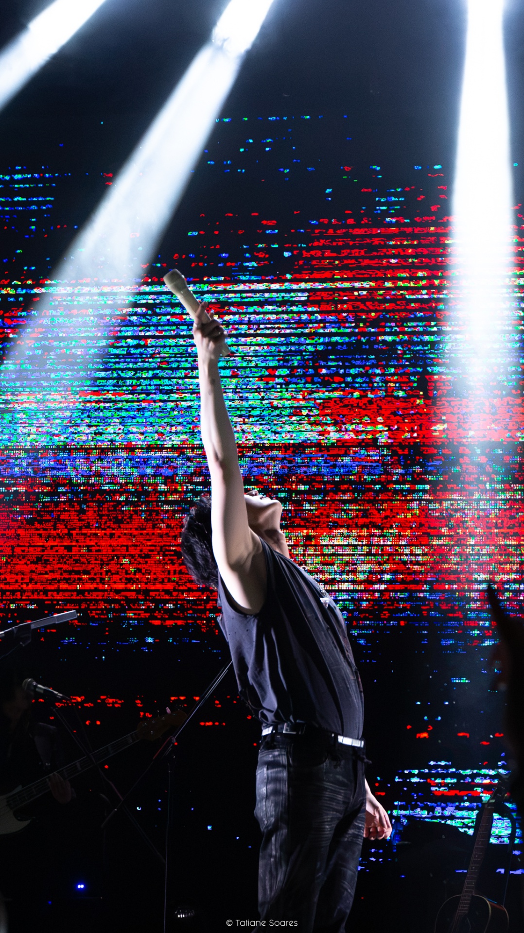 Woodz · Glitch screen mic raised — Tour Archive.1 São Paulo