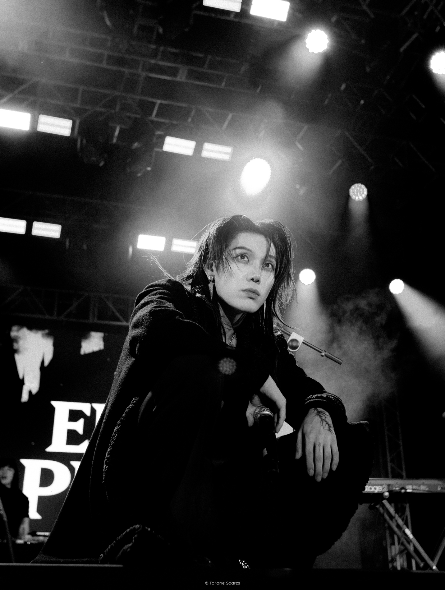 El Capitxn · Crouched stage pose — Latin America Tour 2026 Brasília