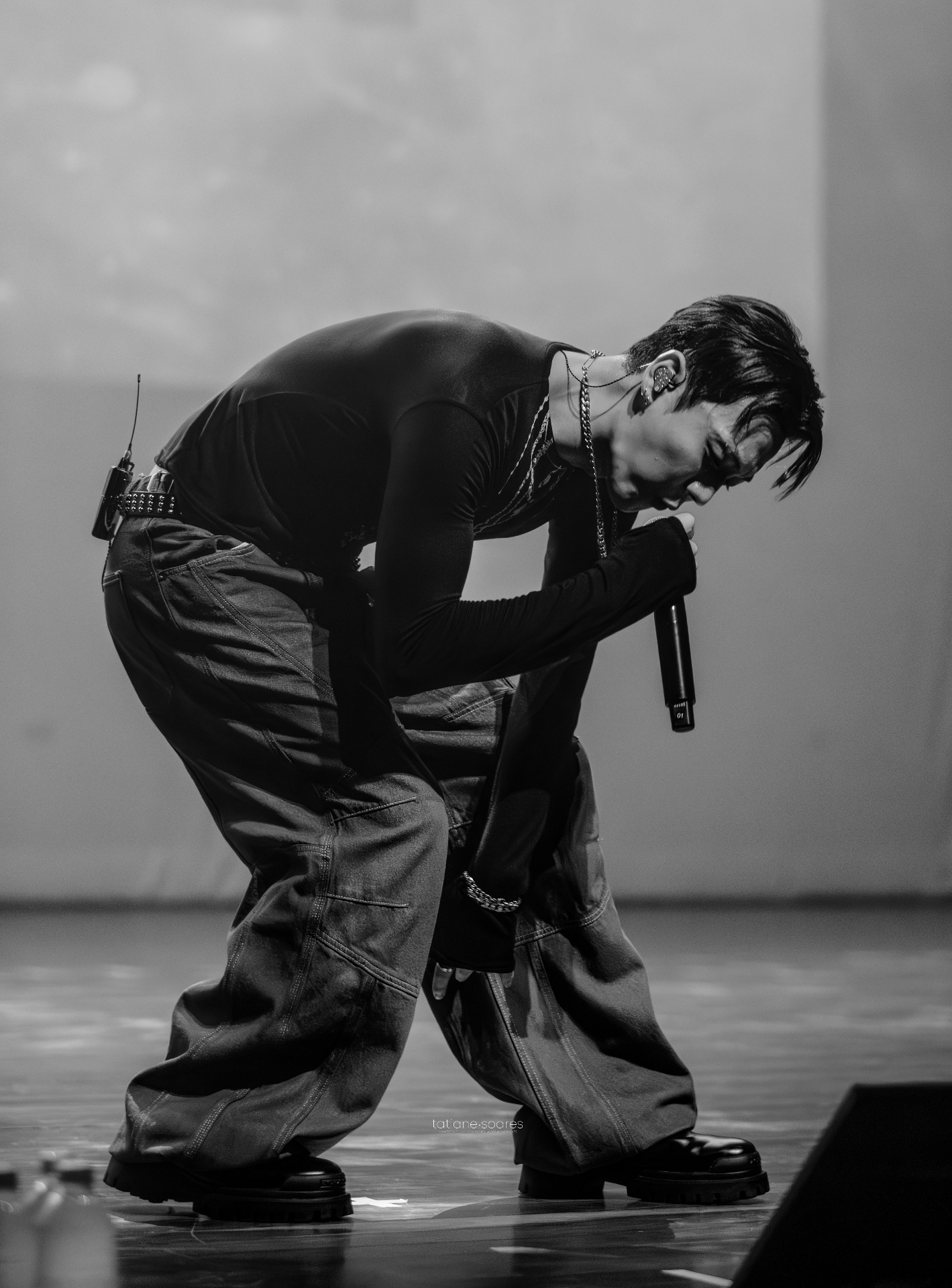 Waybetter · Bowed stage pose B&W — Global Warming Tour 2026 Goiânia