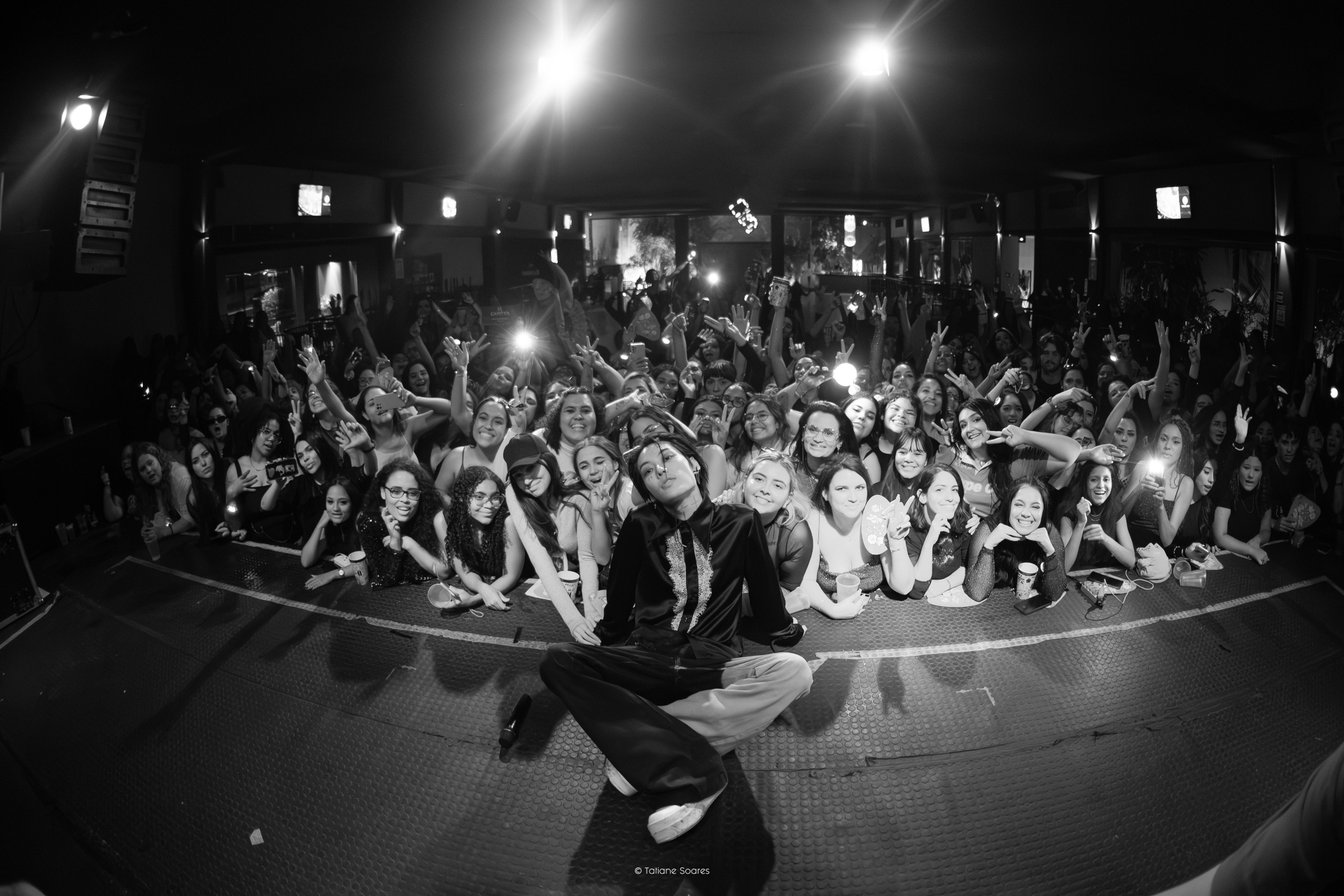 El Capitxn · Fan group photo B&W — Tour Latin America 2025 Brasília
